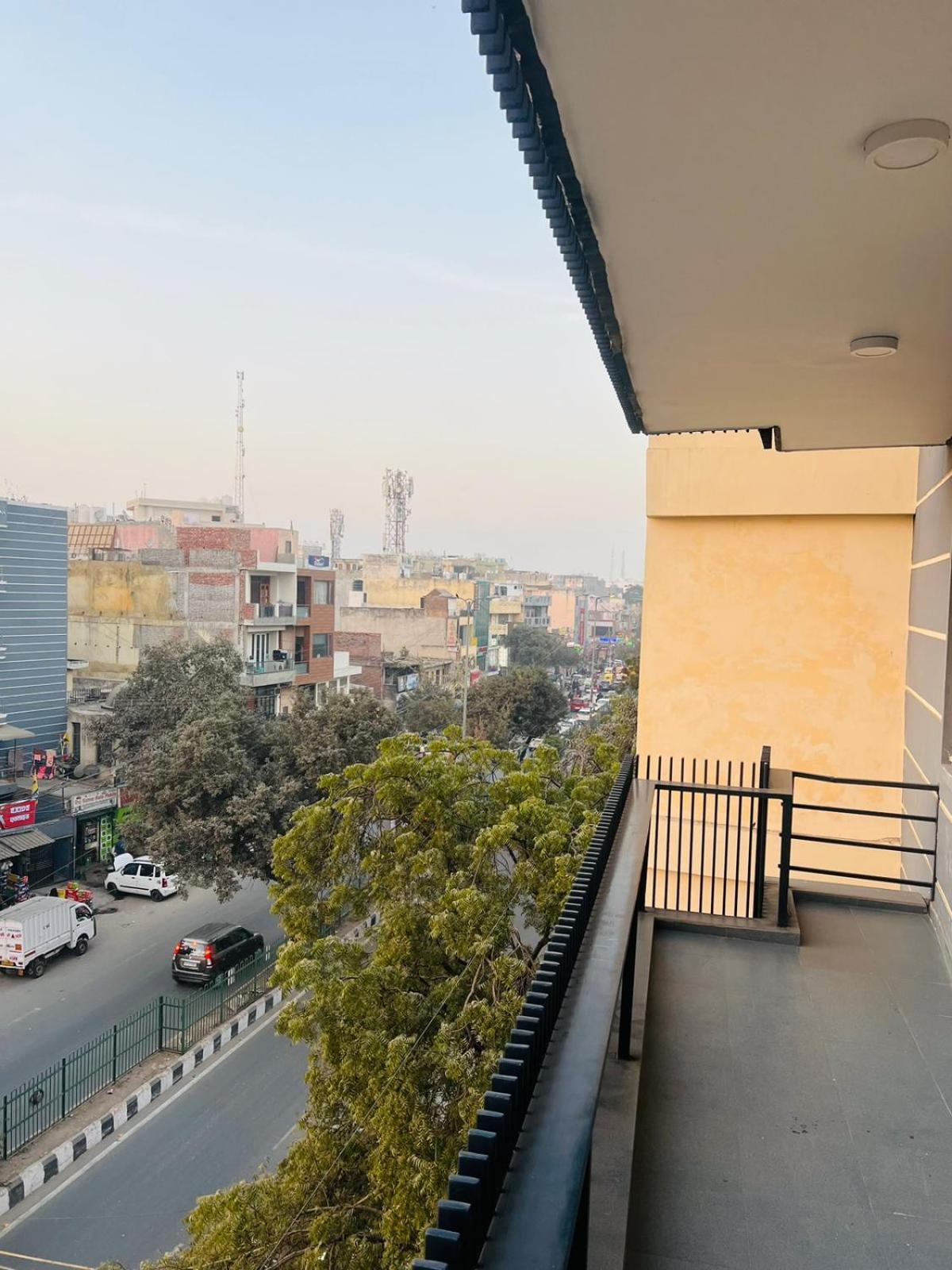 Hotel Riverb New Delhi Bagian luar foto