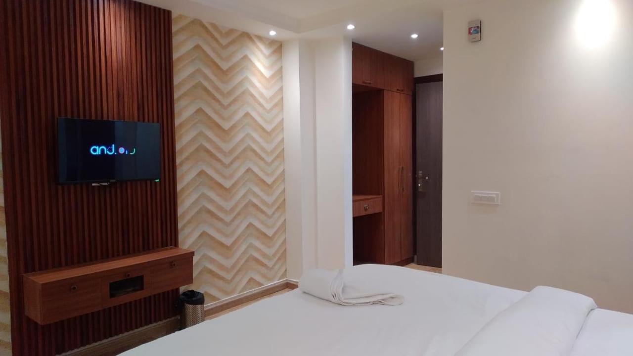 Hotel Riverb New Delhi Bagian luar foto