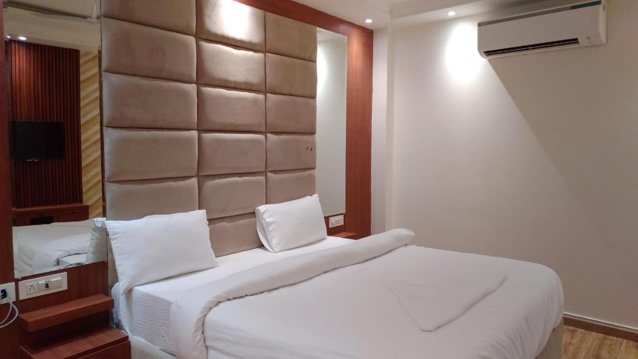 Hotel Riverb New Delhi Bagian luar foto